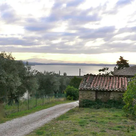 Casa de Férias Rustic Mansion In With Garden Castiglione del Lago